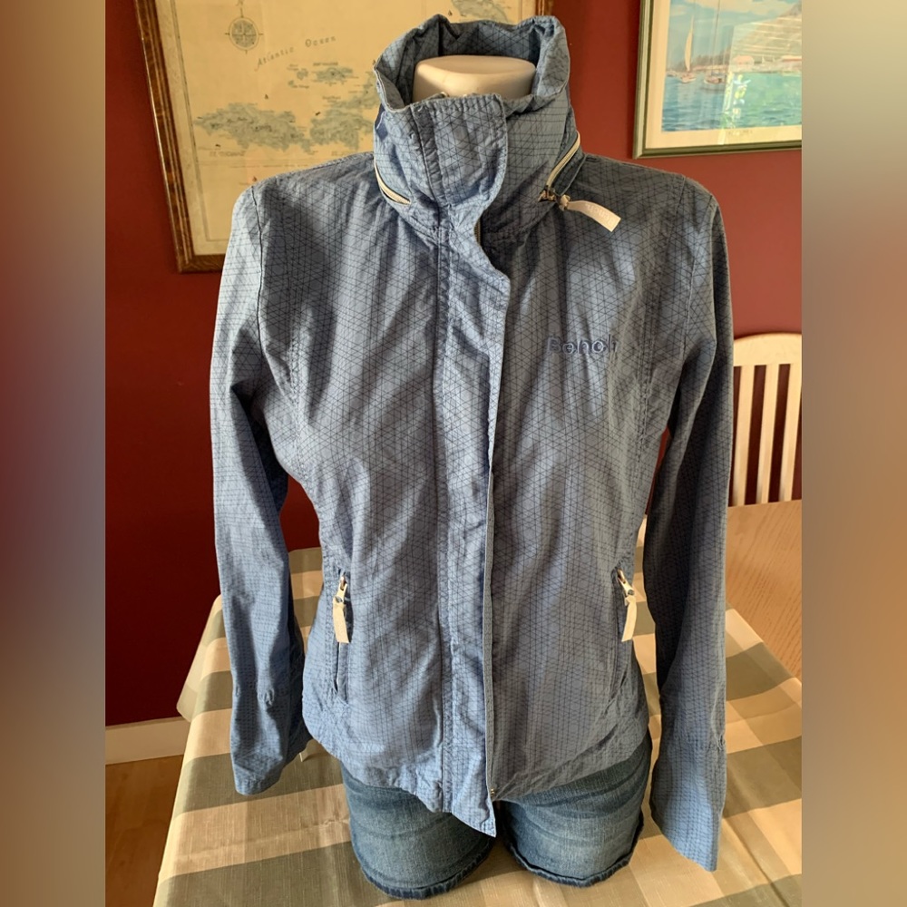 Bench jacket with roll up hood. Blue pattern. Size Large 100% cotton. Pre-owned